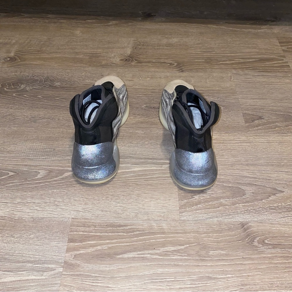 Yeezy Quantum Quantum - image 4